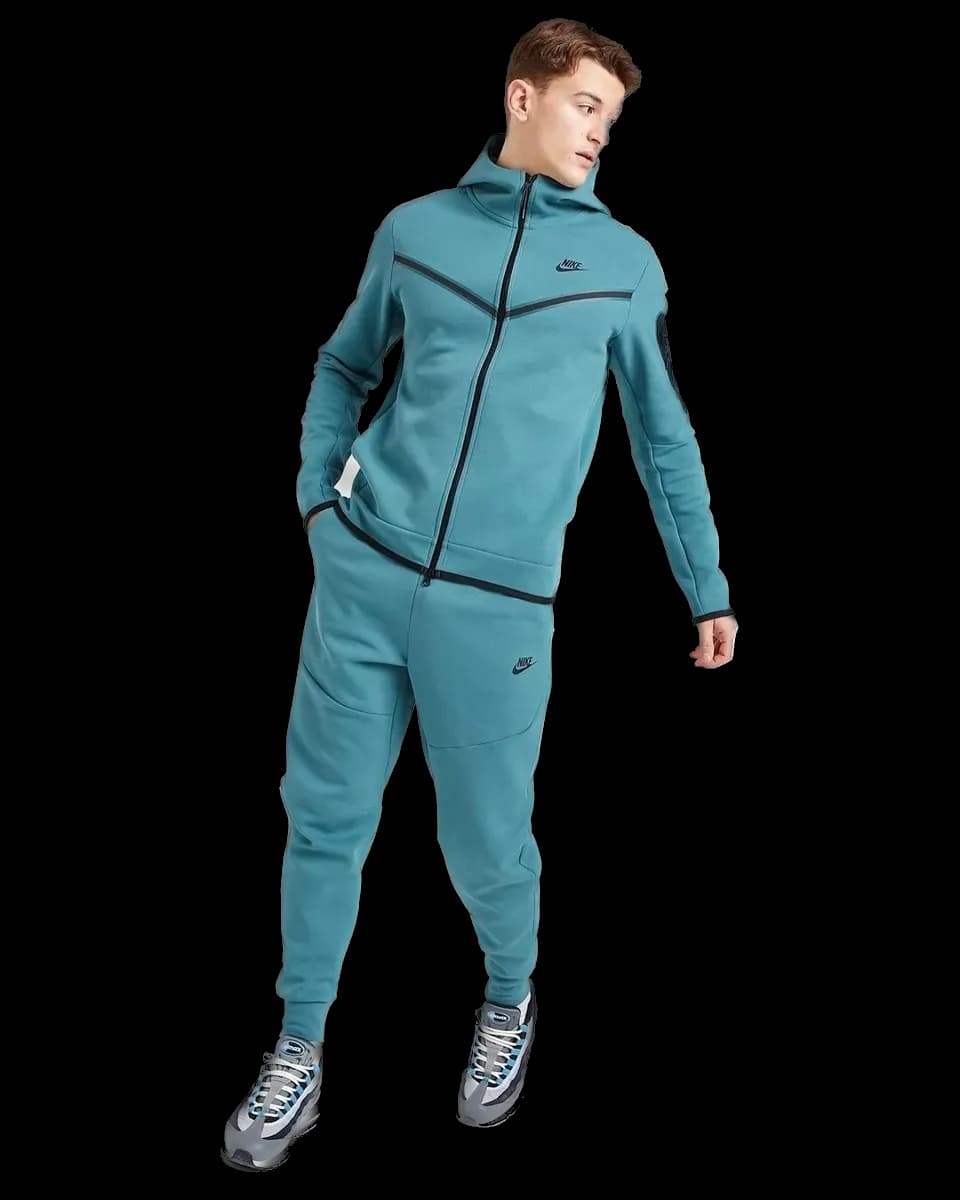 Nike Tech Cench Season