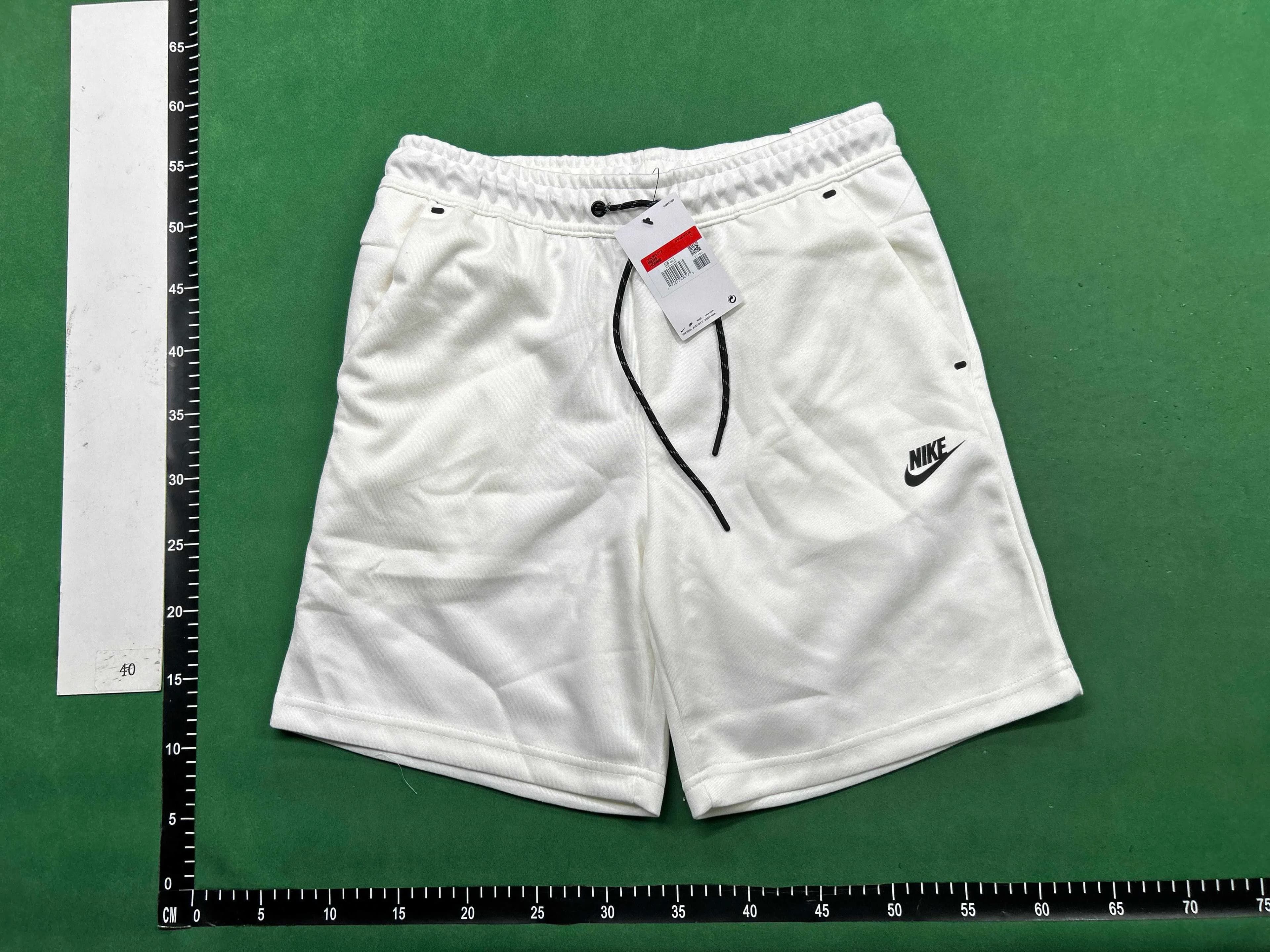 NIKE TECH ŠORC - Image 5
